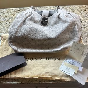 Louis Vuitton L Mahina Blanc
